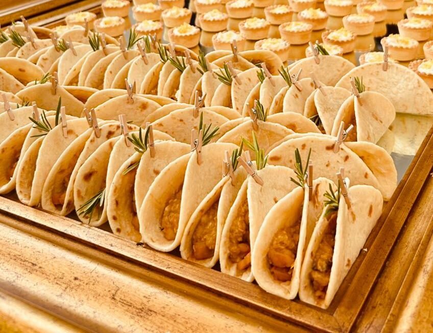 Taco mignon con guacamole e gamberi marinati alla soia